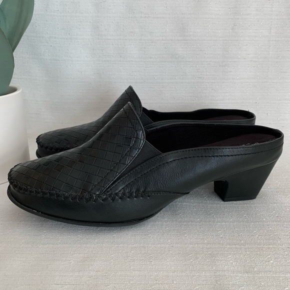 cloudwalkers Shoes - Cloudwalkers by Avenue Reade Black Woven Texture Faux Leather Mules Woman’s 13W